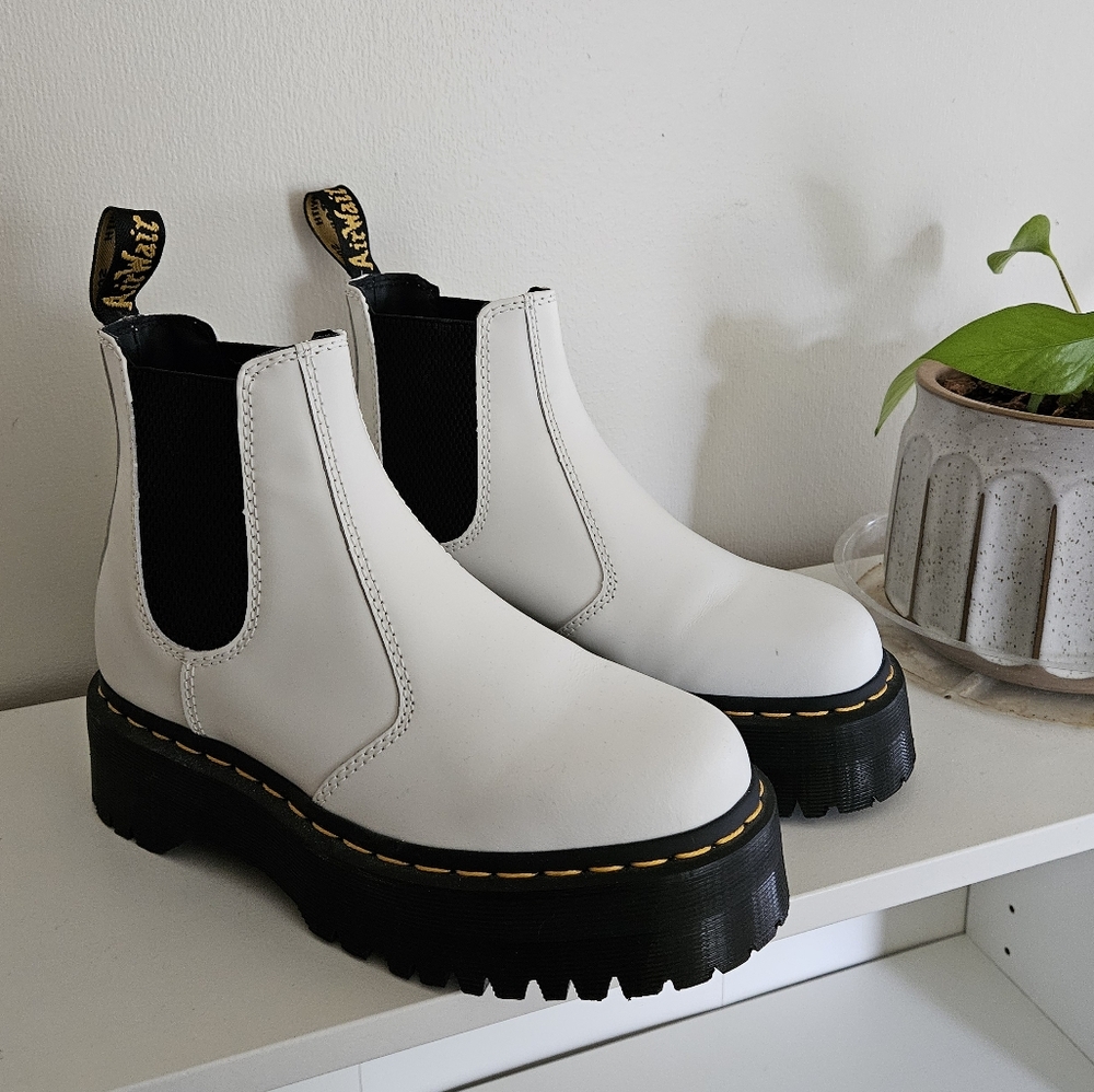 Dr. Martens | 2976 Chelsea Boots